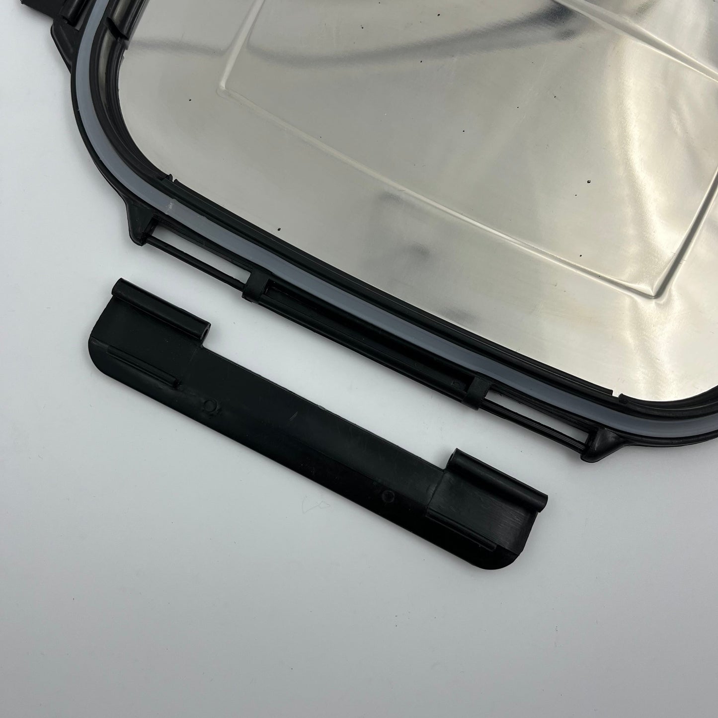 Clips / Locks